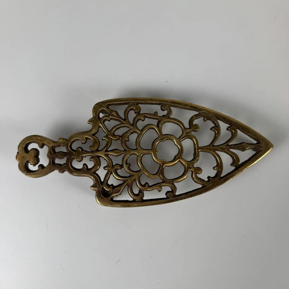 Cottagecore Farmhouse Ornate Vintage Brass Filigree Floral Trivet Footed